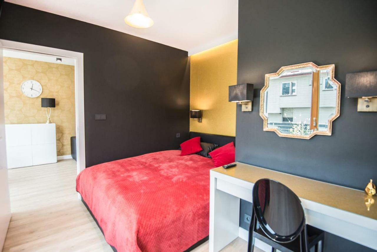 Galaxy Garden Apartment Cracow- Shopping Mall 1Min, Underground Parking, Family Friendly, City Center Krakkó Kültér fotó