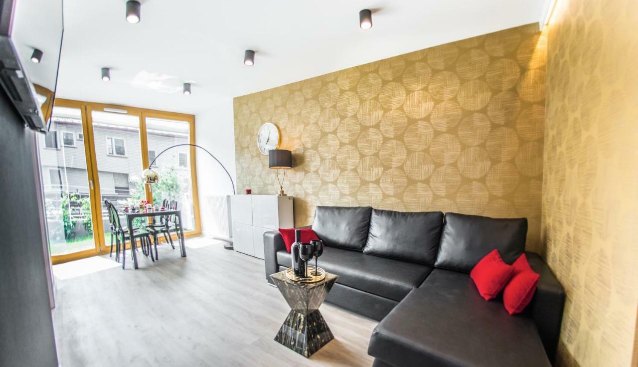 Galaxy Garden Apartment Cracow- Shopping Mall 1Min, Underground Parking, Family Friendly, City Center Krakkó Kültér fotó
