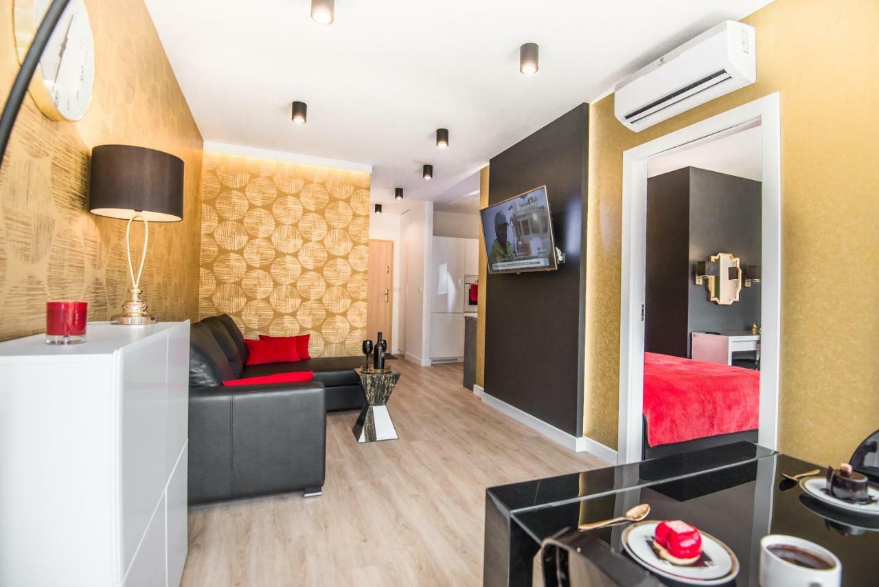 Galaxy Garden Apartment Cracow- Shopping Mall 1Min, Underground Parking, Family Friendly, City Center Krakkó Kültér fotó