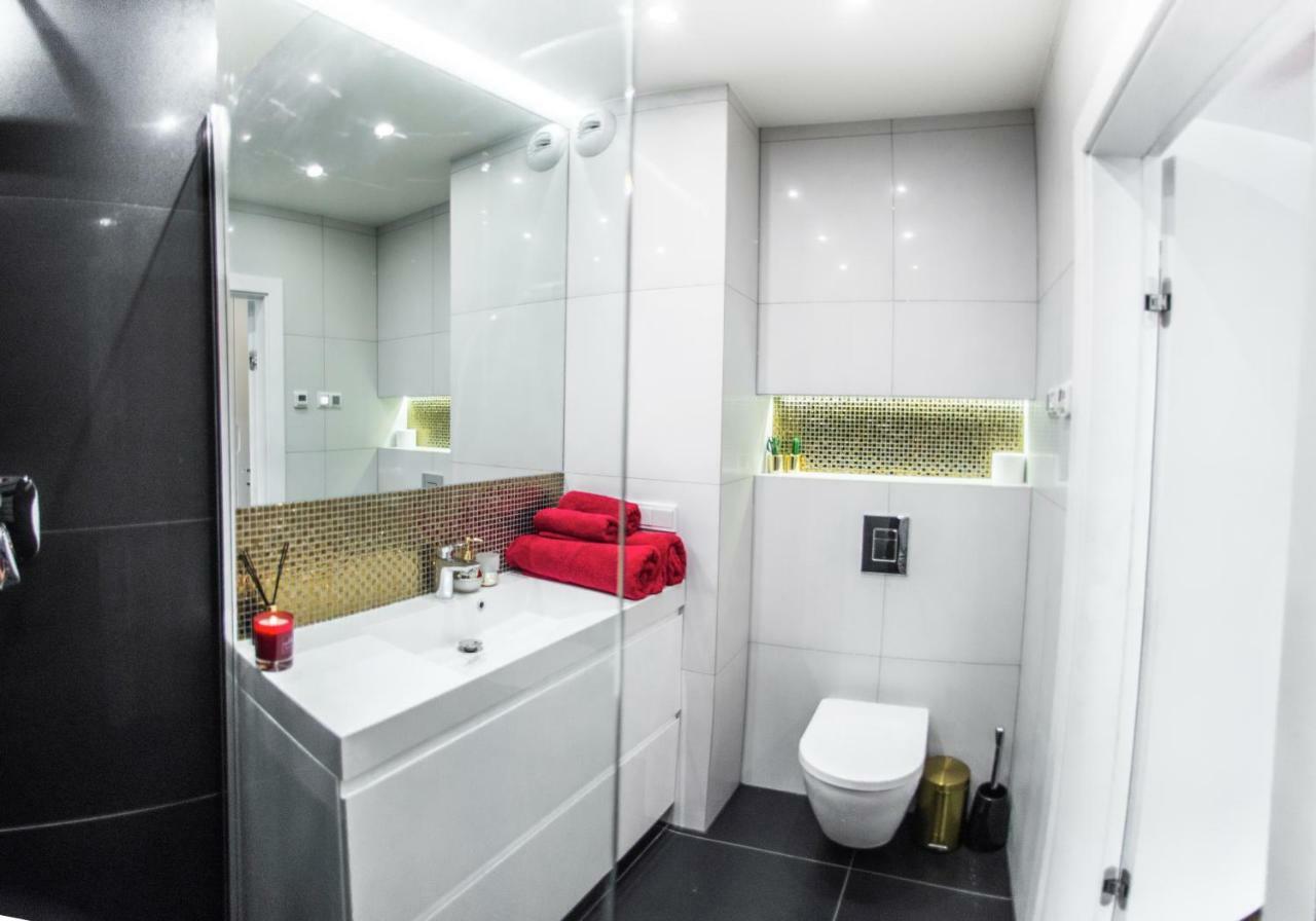 Galaxy Garden Apartment Cracow- Shopping Mall 1Min, Underground Parking, Family Friendly, City Center Krakkó Kültér fotó