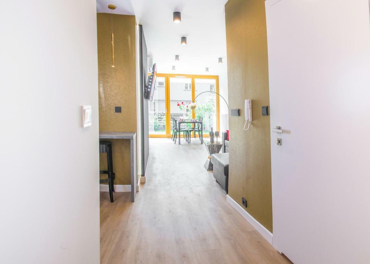 Galaxy Garden Apartment Cracow- Shopping Mall 1Min, Underground Parking, Family Friendly, City Center Krakkó Kültér fotó